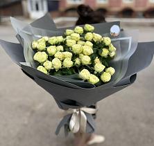 Букет Белые кустовые розы Солинеро в Трошково